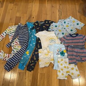 8 Pajama sets. Size 6T. Old navy (7), J Crew (1).